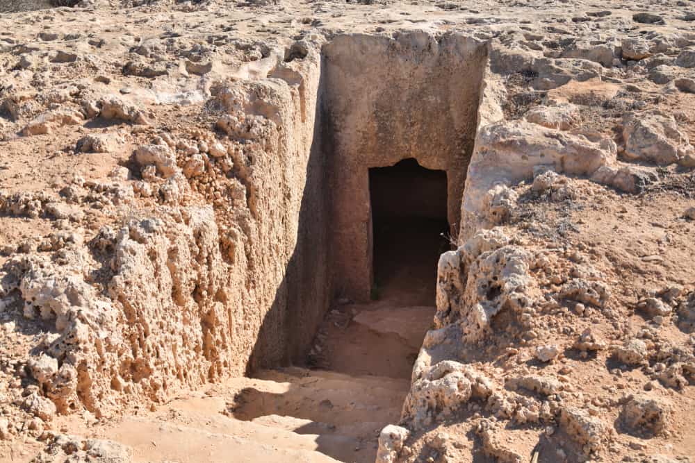 Makronissos Tombs