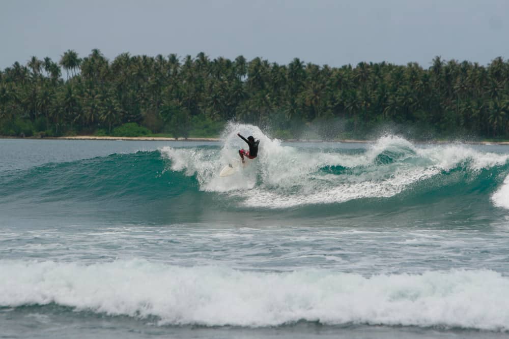 Nias Surfer