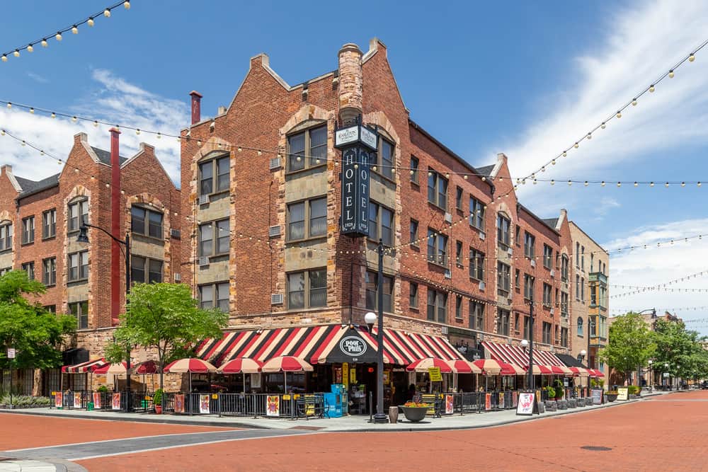 The Carleton of Oak Park Hotel